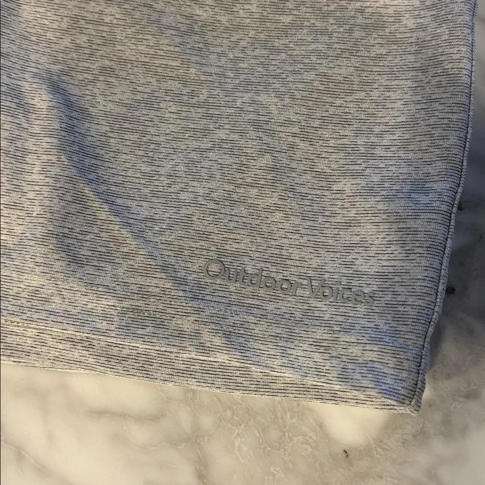 Outdoor voices Sunday Sweatshort 7” gray size XS